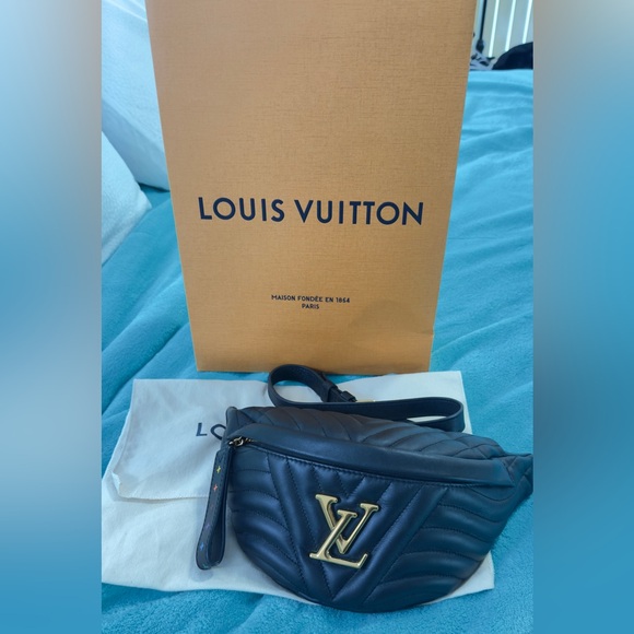Louis Vuitton “New Wave” Bumbag Quilted Calfskin Belt Bag Black LV Crossbody - Picture 2 of 12